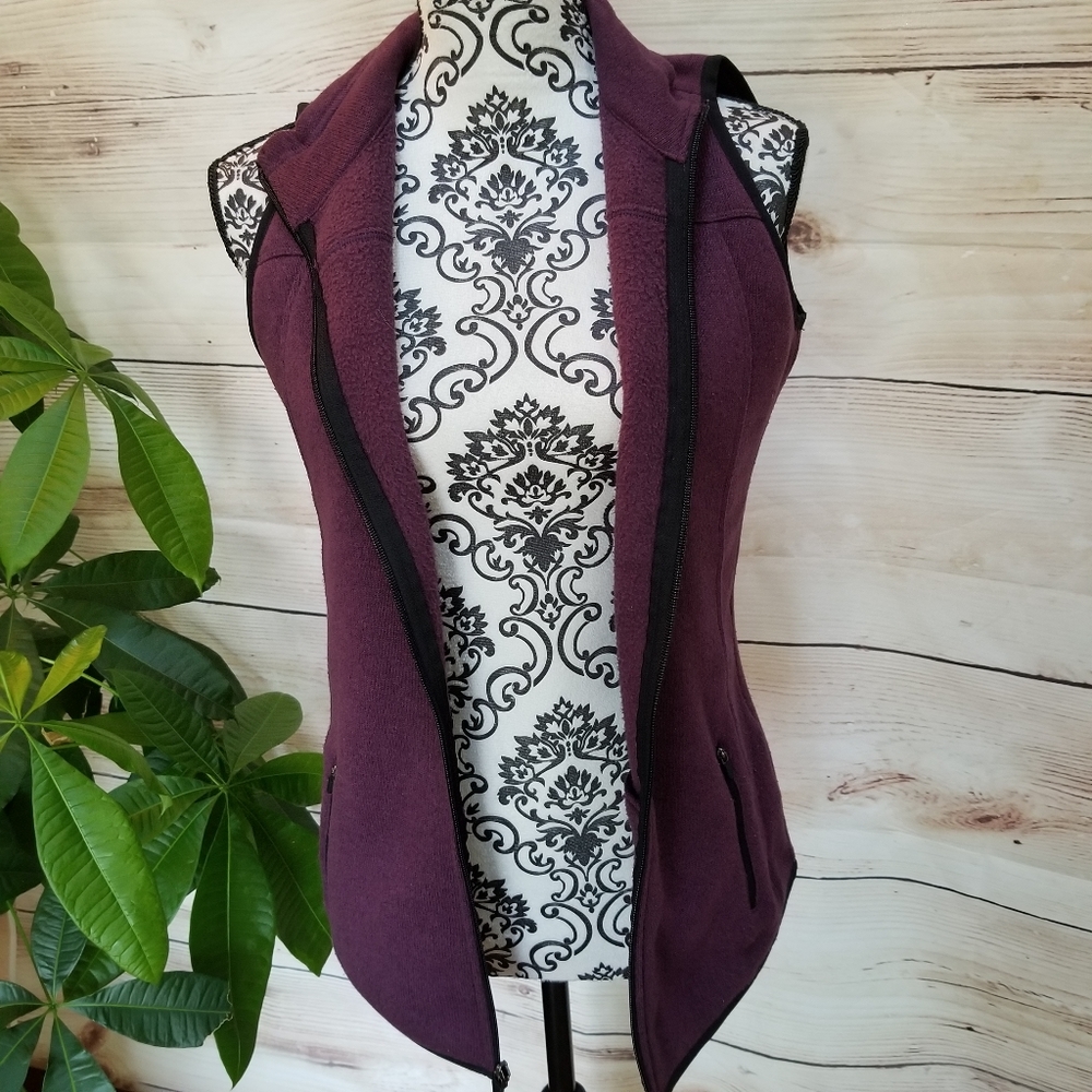 3/$28 Old Navy Active Women's Vest Sz XS - Picture 5 of 8